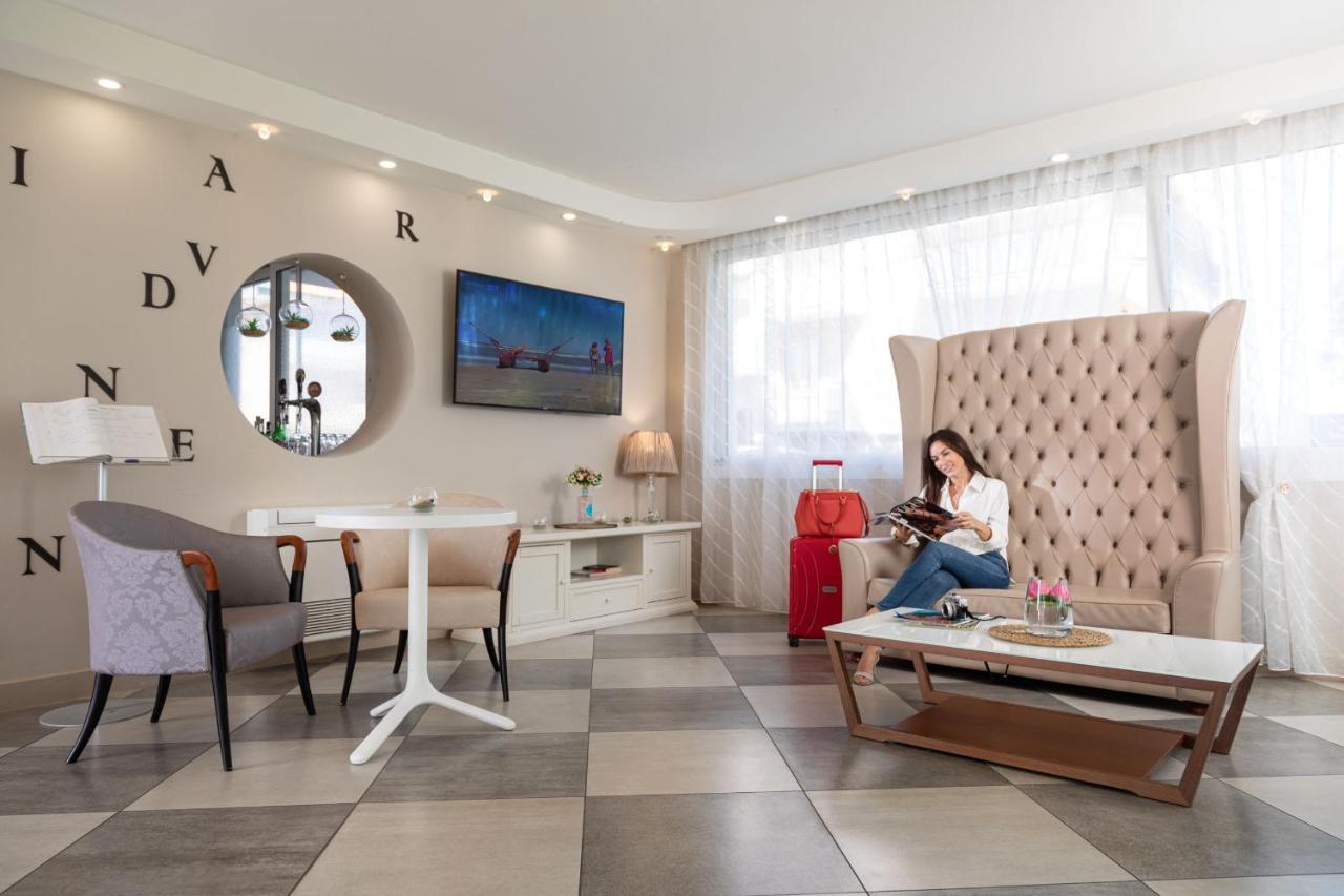 Nero D'Avorio Apartments Rimini Bagian luar foto